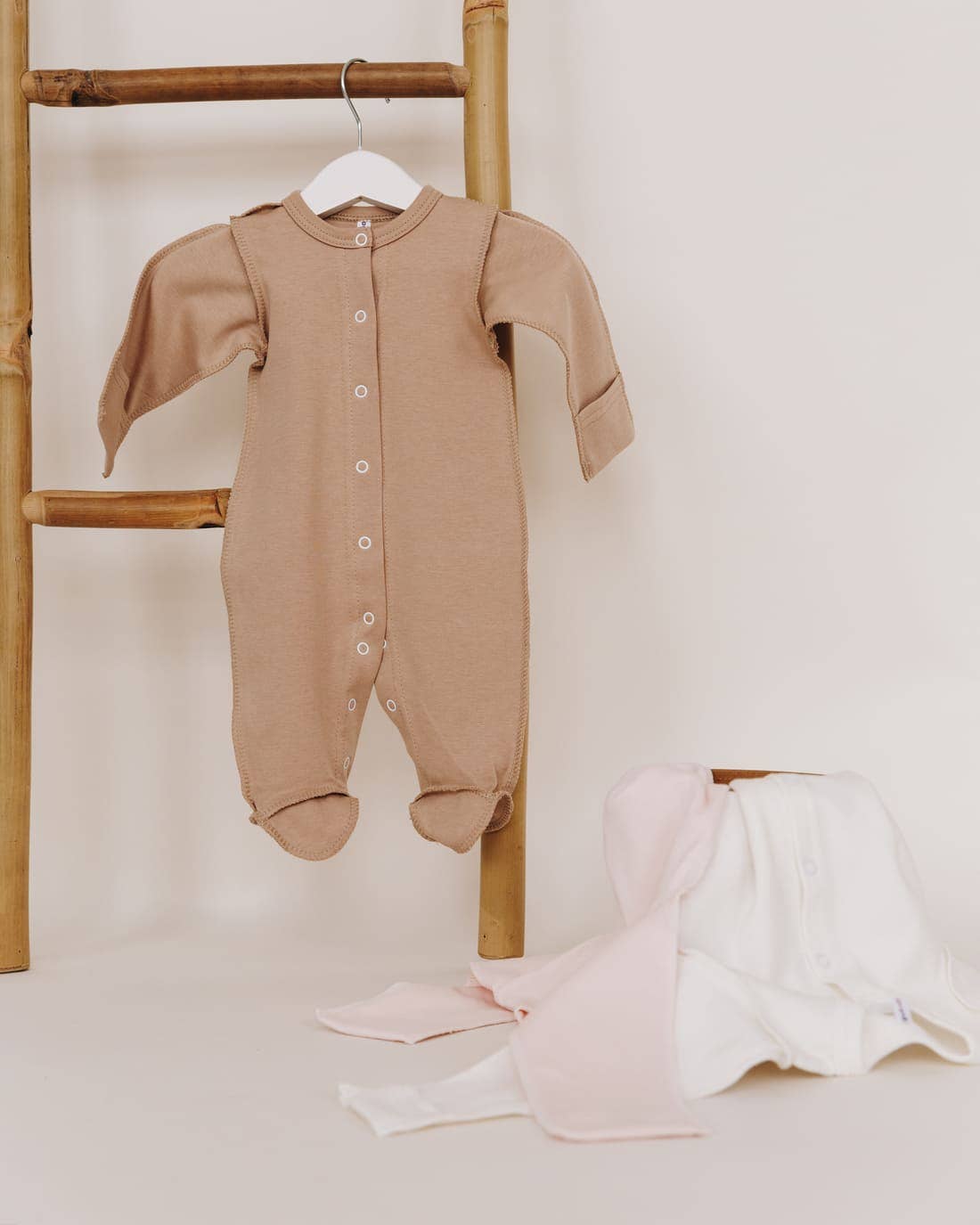 Newborn Romper (Outside seam and anti scratches): Gray / 0-3M US kid's numeric (56cm EU)