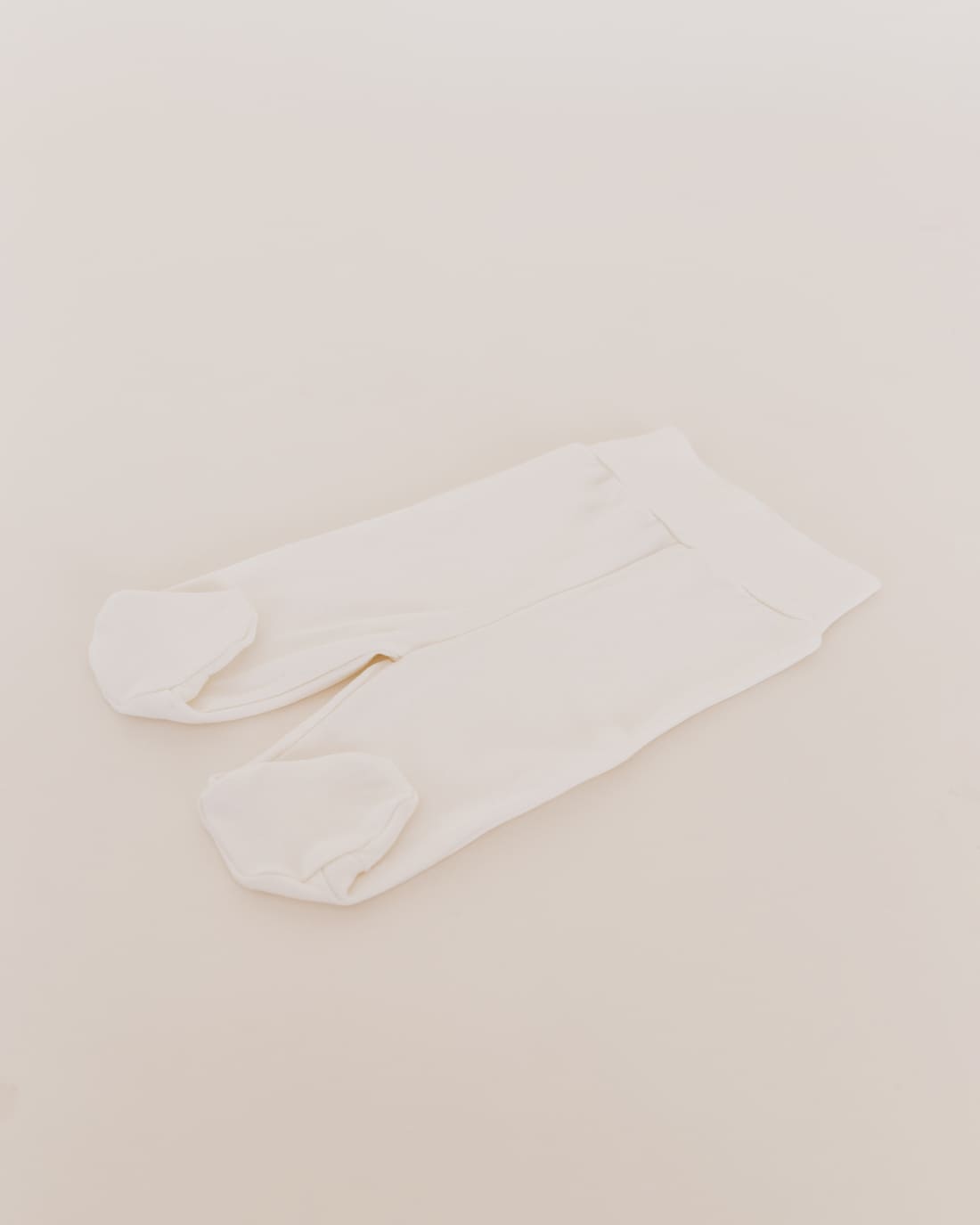 Footed Baby Pants: White / 6-9M US kid's numeric (68cm EU)